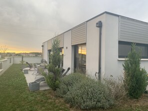 تناول الطعام بالخارج