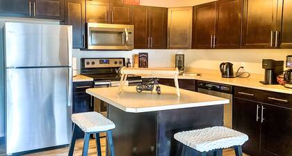 Peaceful Clean 2Bed/2Bath by Train w Office & Balcony