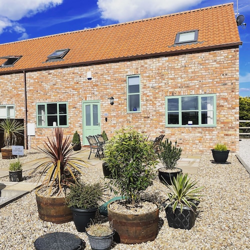 Well equipped modern country cottage in great location