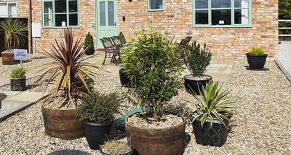 Well equipped modern country cottage in great location