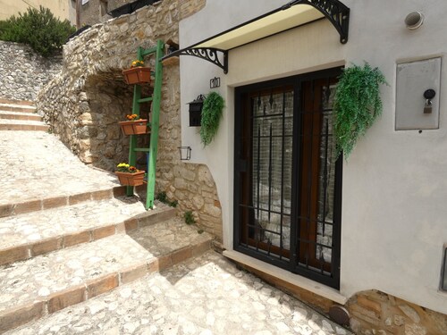 Escape To Umbria, Little Alley