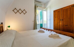 3 Schlafzimmer, Reisekinderbett, kostenloses WLAN, Bettwäsche