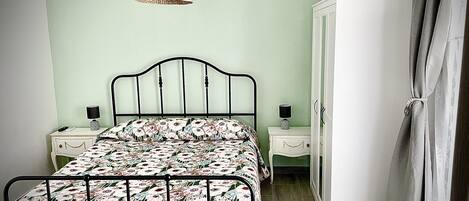 2 Schlafzimmer, Reisekinderbett, WLAN, Bettwäsche