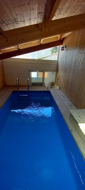 Indoor pool, a heated pool - Alma Bella -Parent suite with private indoor heated pool (Roche-Saint-Secret-Béconne)