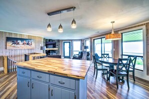 Dining - Mtn Treehouse w/ Fire Pit, Breathtaking Views (Waynesville)