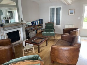 Livres, chaîne hi-fi