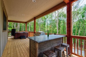Terrace/patio - High Country Hideaway at Eagles Nest - private bocce ball court, hot tub, fire pit,game room (Banner Elk)