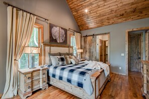 4 bedrooms, iron/ironing board, free WiFi, bed sheets - High Country Hideaway at Eagles Nest - private bocce ball court, hot tub, fire pit,game room (Banner Elk)
