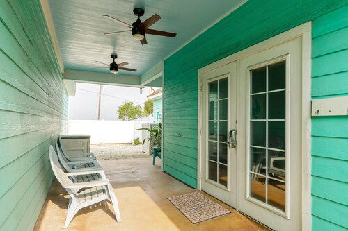 Pet-Friendly Retreat | Tropical Pool & Private Patio