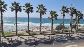 Beach nearby, white sand, 4 beach bars
