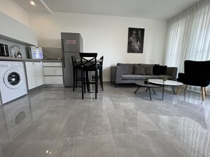 Deluxe Apartment | Living area - Masarik Apartments (Bat Yam)