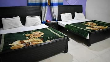 Deluxe Suite | 2 bedrooms, iron/ironing board, free WiFi, bed sheets