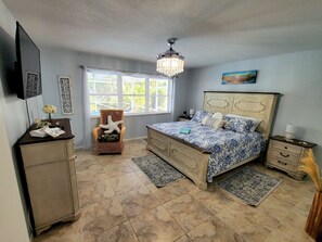 3 chambres, bureau, fer et planche Ă repasser, lit parapluie