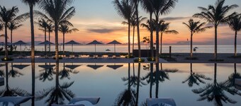 Luxurious 2-bedroom Villa w/private pool & 5 mins from beach!