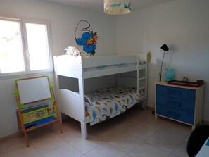 2 Schlafzimmer, Schreibtisch, Bügeleisen/Bügelbrett, kostenloses WLAN