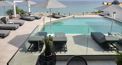 Akrotiri Olympus Luxury Suites