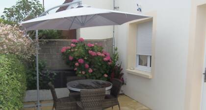 Petite maison charmante entiÚrement rénovée à 200 m du port