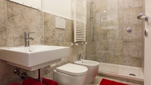A bathroom with a sink, toilet, bidet, and shower. - Apt next the Vatican both museum entrance\St Peter's basilica, Metro, a.c., wifi (Roma)