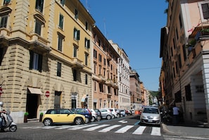 Parkplätze auf dem Gelände