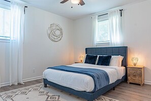 3 bedrooms, iron/ironing board, internet, bed sheets