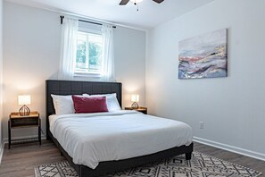 3 bedrooms, iron/ironing board, Internet, bed sheets