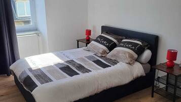 2 slaapkamers, een bureau, wifi, beddengoed