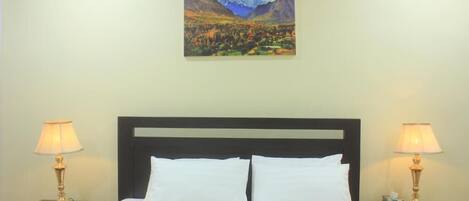 Deluxe Double or Twin Room | Soundproofing, iron/ironing board, free WiFi, bed sheets