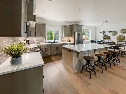 Morning Manor · New Mountain Modern 5 Bedroom with Hot Tub