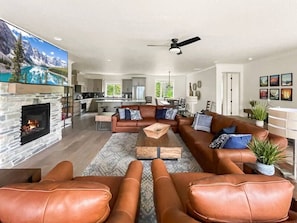 Smart TV, fireplace