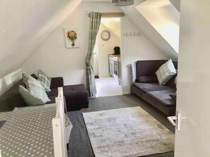 Departamento, 1 cama Queen size y sofá cama | 1 habitación, tabla de planchar con plancha y ropa de cama 