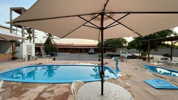 15 outdoor pools