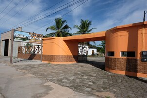 住宿正面 - 傍晚/夜晚