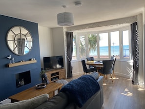 Apartment | Interior - Worthing Beach 180 - 2 bed Seafront With Parking (Worthing)