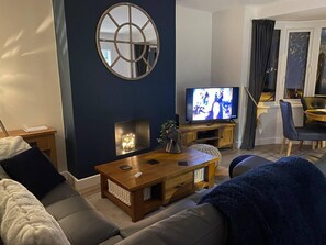 Appartement | Salle de séjour | Téléviseur de 30 po avec télévision numérique