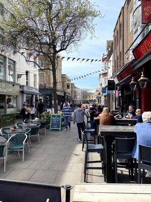 Apartment | Interior - Worthing Beach 180 - 2 bed Seafront With Parking (Worthing)