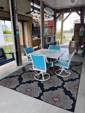 Outdoor dining - Ocean & Sound Views! 4BR Sleeps 11, Elevator, Beach Steps Away (North Topsail Beach)