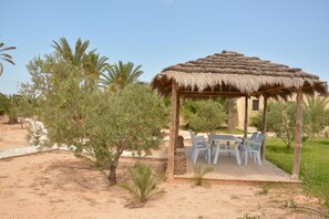 تناول الطعام بالخارج