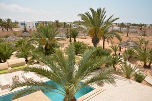 Outdoor pool - Dar Almassa is a Riad Paradisiac with its swimming pool and 60m² suites. (Mellita)