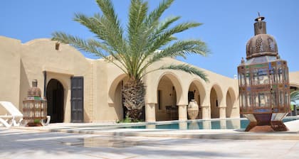 Dar Almassa est un Riad Paradisiaque avec sa Piscine et ses Suite de 60mÂČ