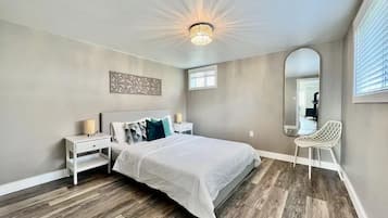 4 bedrooms, desk, free WiFi, bed sheets