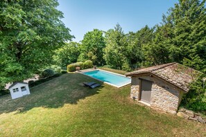 Lämmitetty uima-allas