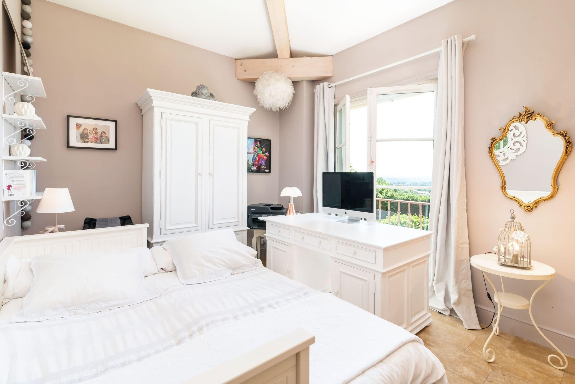 6 chambres, fer et planche à repasser, Wi-Fi, draps fournis