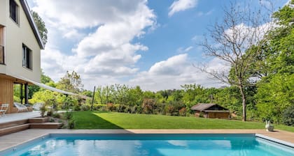 Souvenirs, architect's house with pool and garden