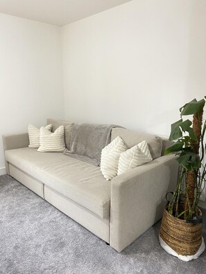 Living area - 2-bed House Walking Distance to Bicester Village (Bicester)