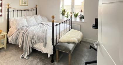 2-bed House Walking Distance to Bicester Village