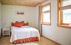 5 bedrooms, travel crib, free WiFi