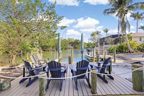 Goodland pet-friendly home w/ dock & kayaks