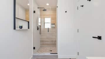 Standard Double Room, 2 Double Beds | Bathroom
