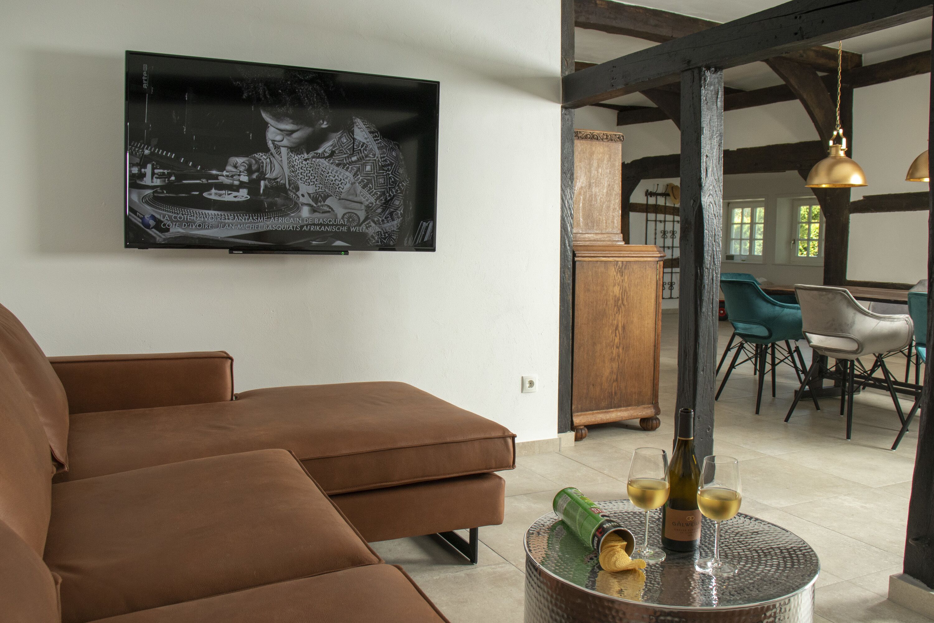Fernseher, Kamin