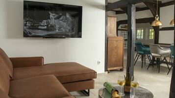Fernseher, Kamin